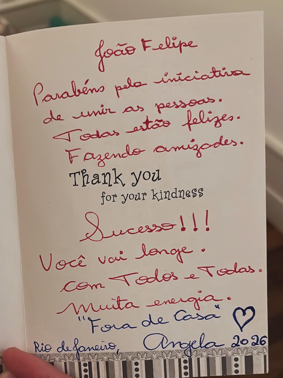 Cartão escrito à mão parabenizando o João pela iniciativa do Fora de Casa